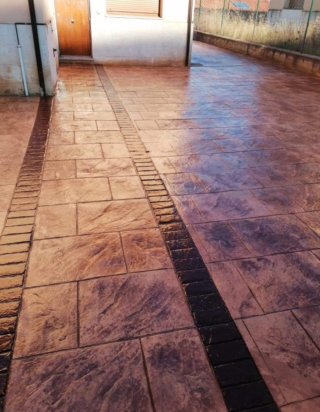 Hormigones Poniente acabados de hormigón impreso imitación madera y piedra en Almería